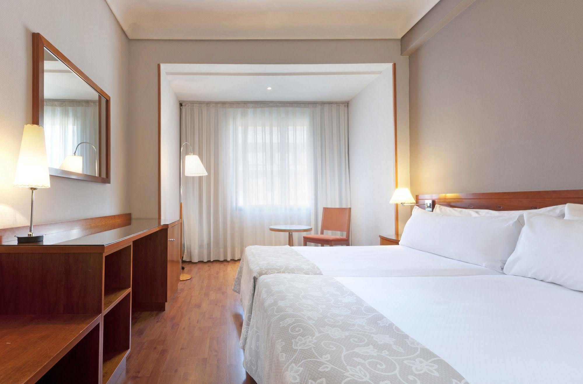 Hotel Madrid Centro, Affiliated by Meliá Esterno foto